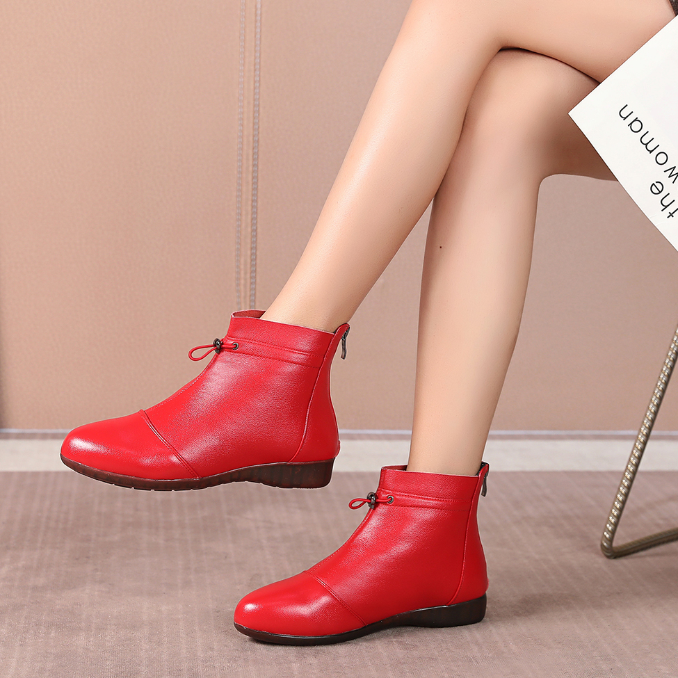 大码女靴子41-43春秋新款妈妈真皮软底马丁靴时尚舒适平底短靴女