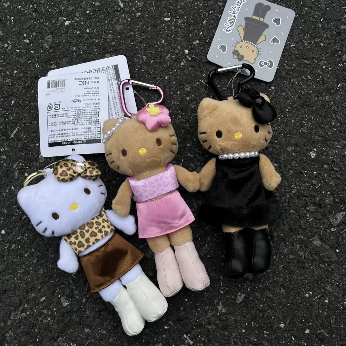 新款时尚洋气百搭日系新款NIC豹纹黑皮爱心扣长腿kitty包挂件毛绒