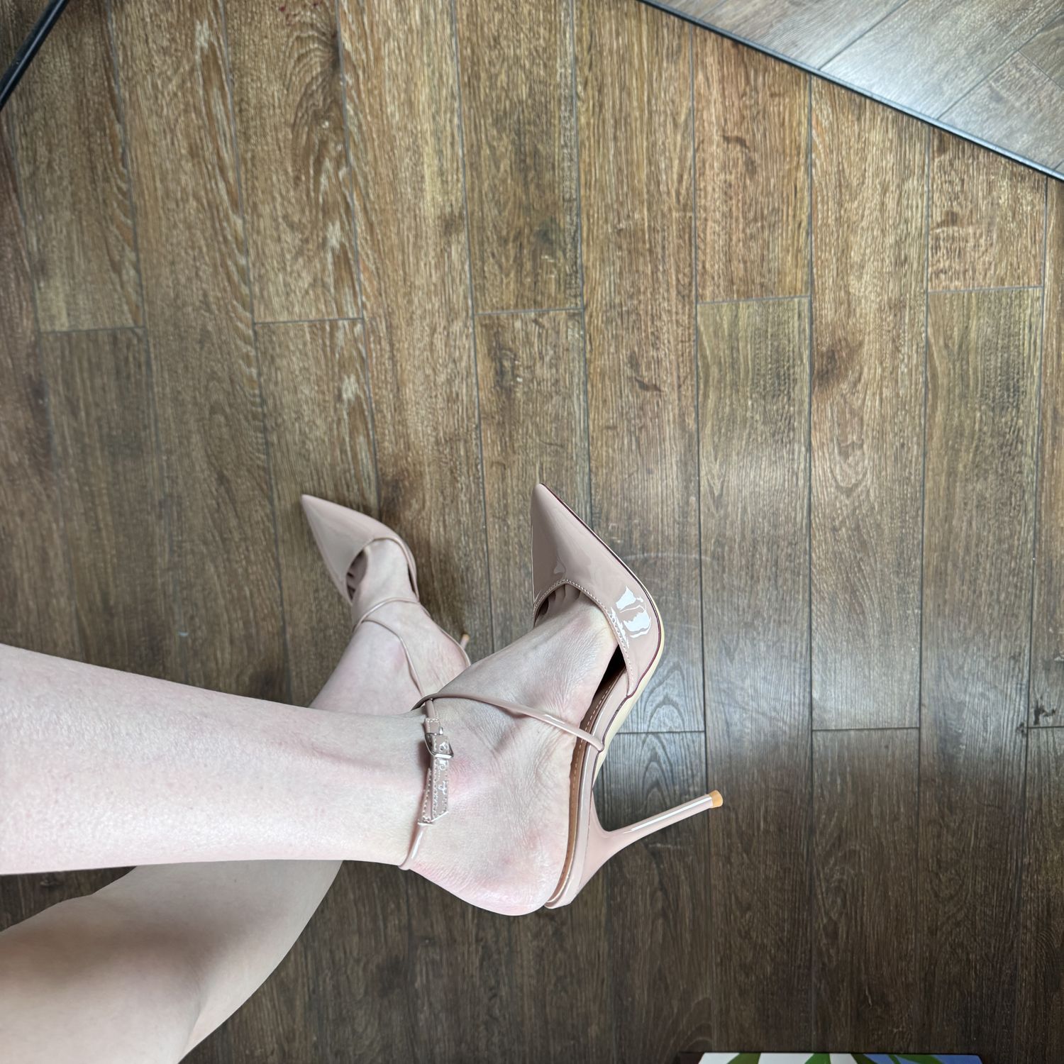 交叉带凉鞋女2025早春新款气质名媛细带小众设计感细跟裸色高跟鞋