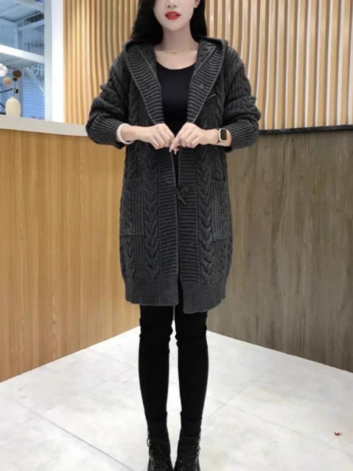 秋冬款妈妈装2025新款外套女长袖开衫连帽加厚过臀宽松中长款毛衣