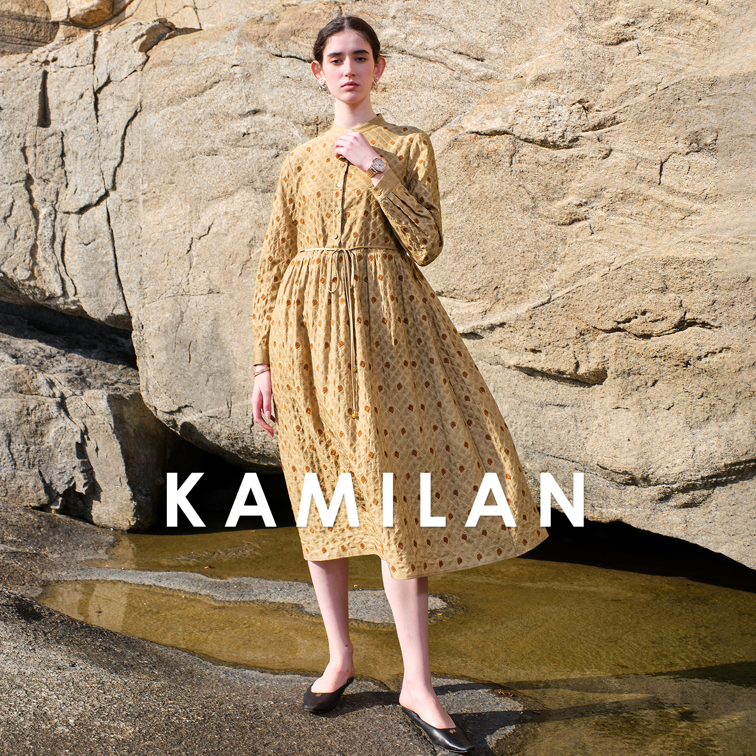 卡米兰小立领复古绣花连衣裙女2025春季新款宽松中长款长袖衬衫裙