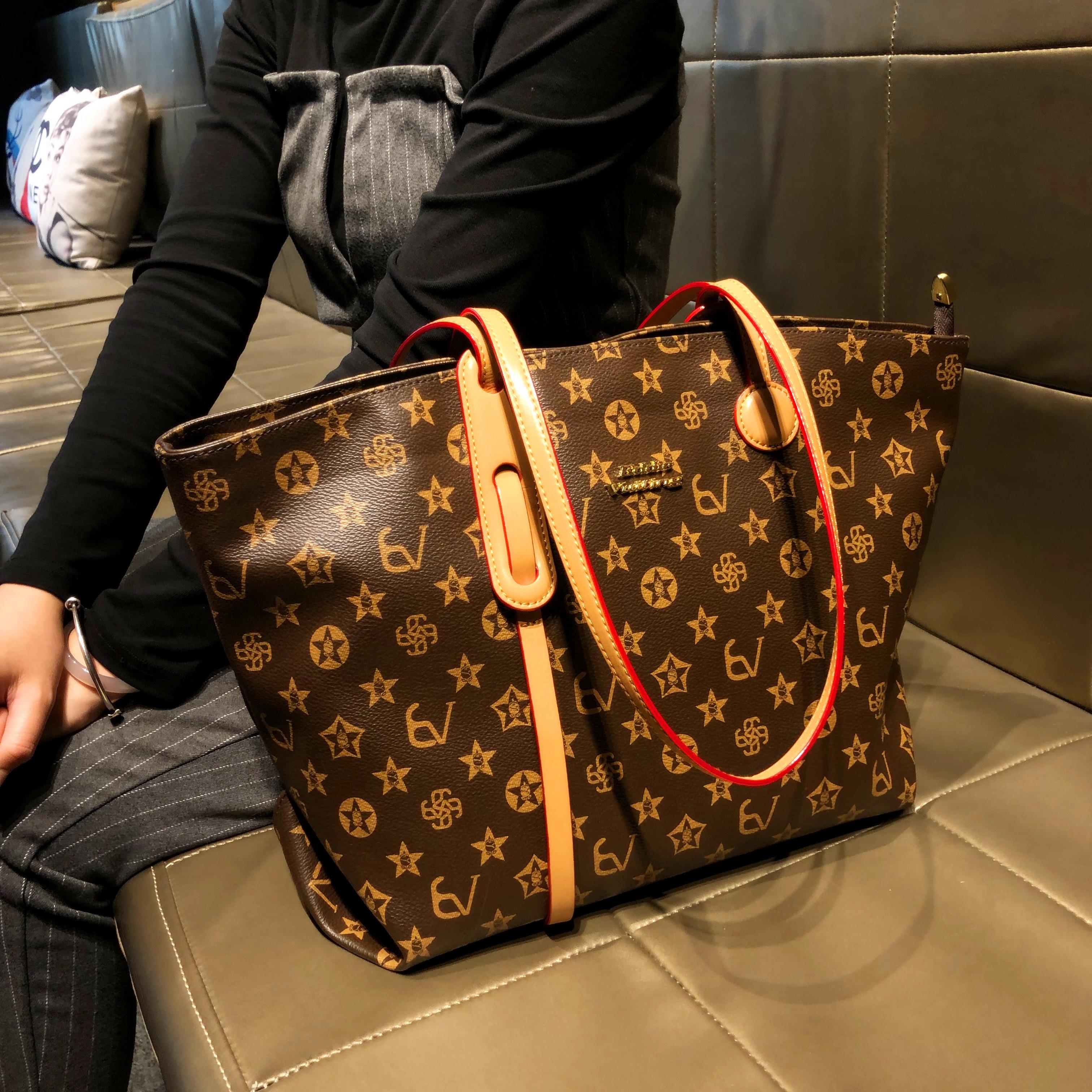 香港品牌轻奢托特包2025新款时尚百搭夏季高休闲大容量复古单肩包