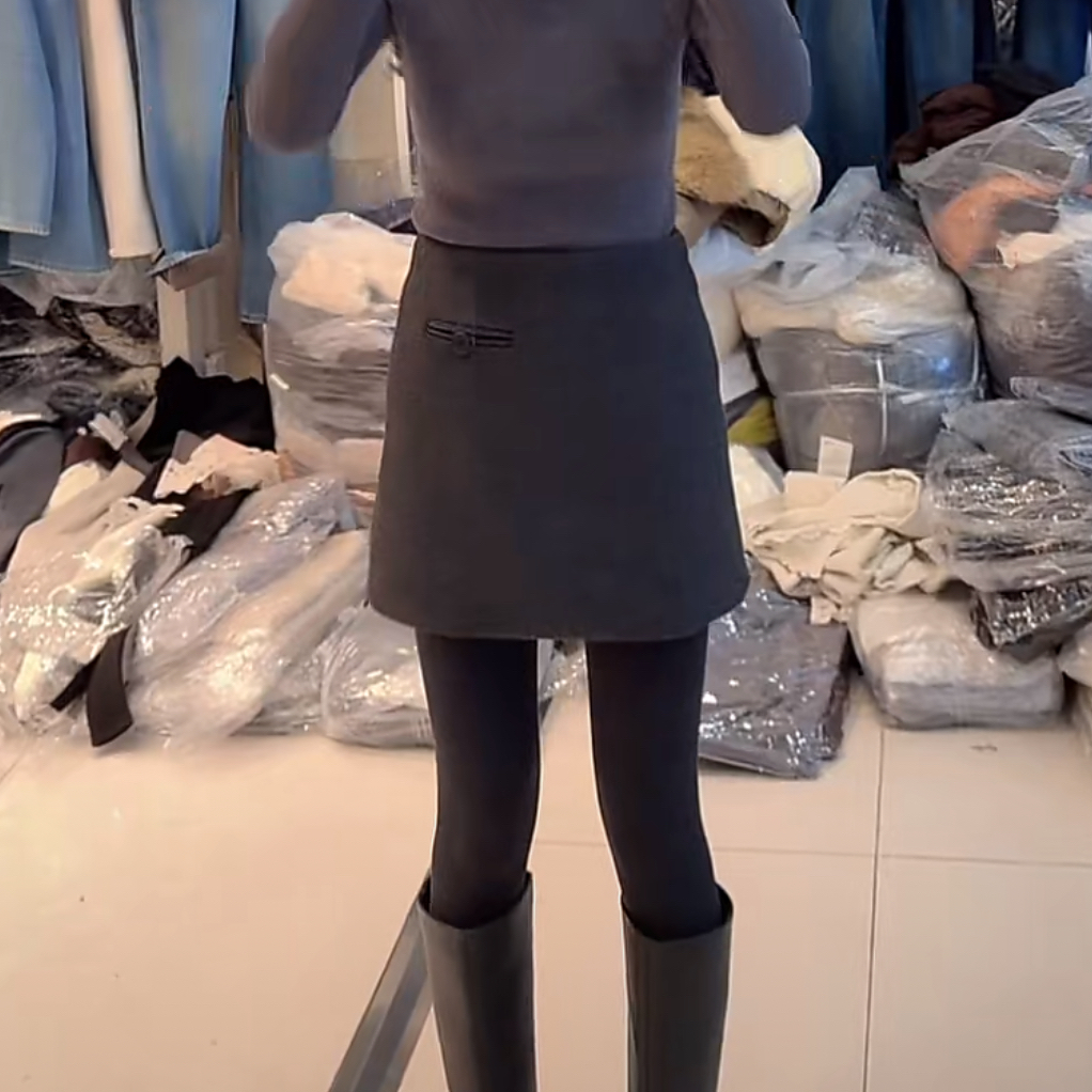 设计感扣子灰色A字短裙2025秋冬季新款高腰显瘦ins气质百搭半身裙