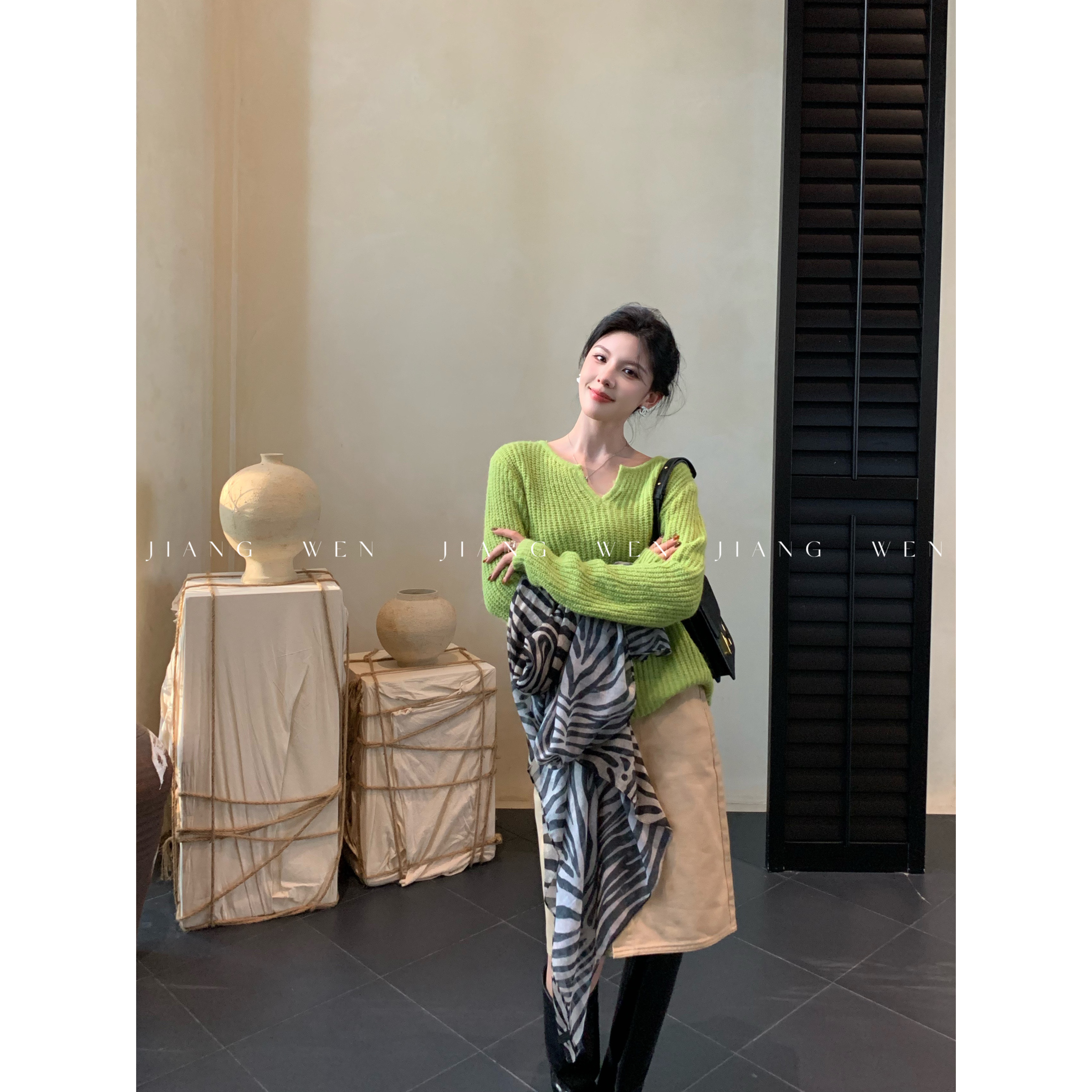 【南湖清晨】姜雯& 百搭V领纯色镂空宽松套头针织衫设计感长袖毛衣