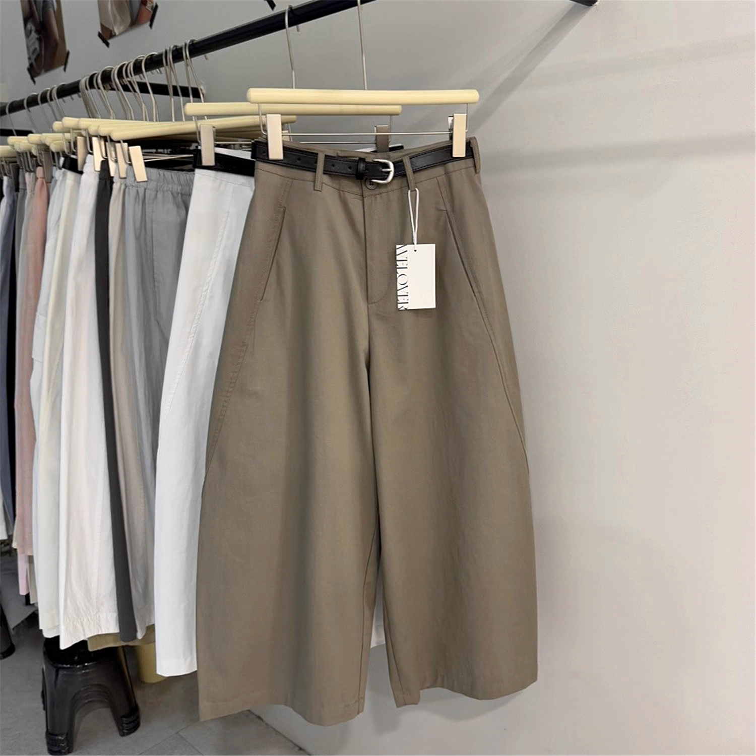 2025秋季韩版洋气九分弯刀阔腿裤女高腰简约气球裤百搭显瘦休闲裤