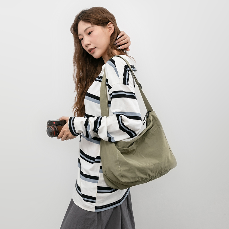 灵云小织日系休闲复古防水尼龙斜跨单肩包运动夏天出门百搭小包