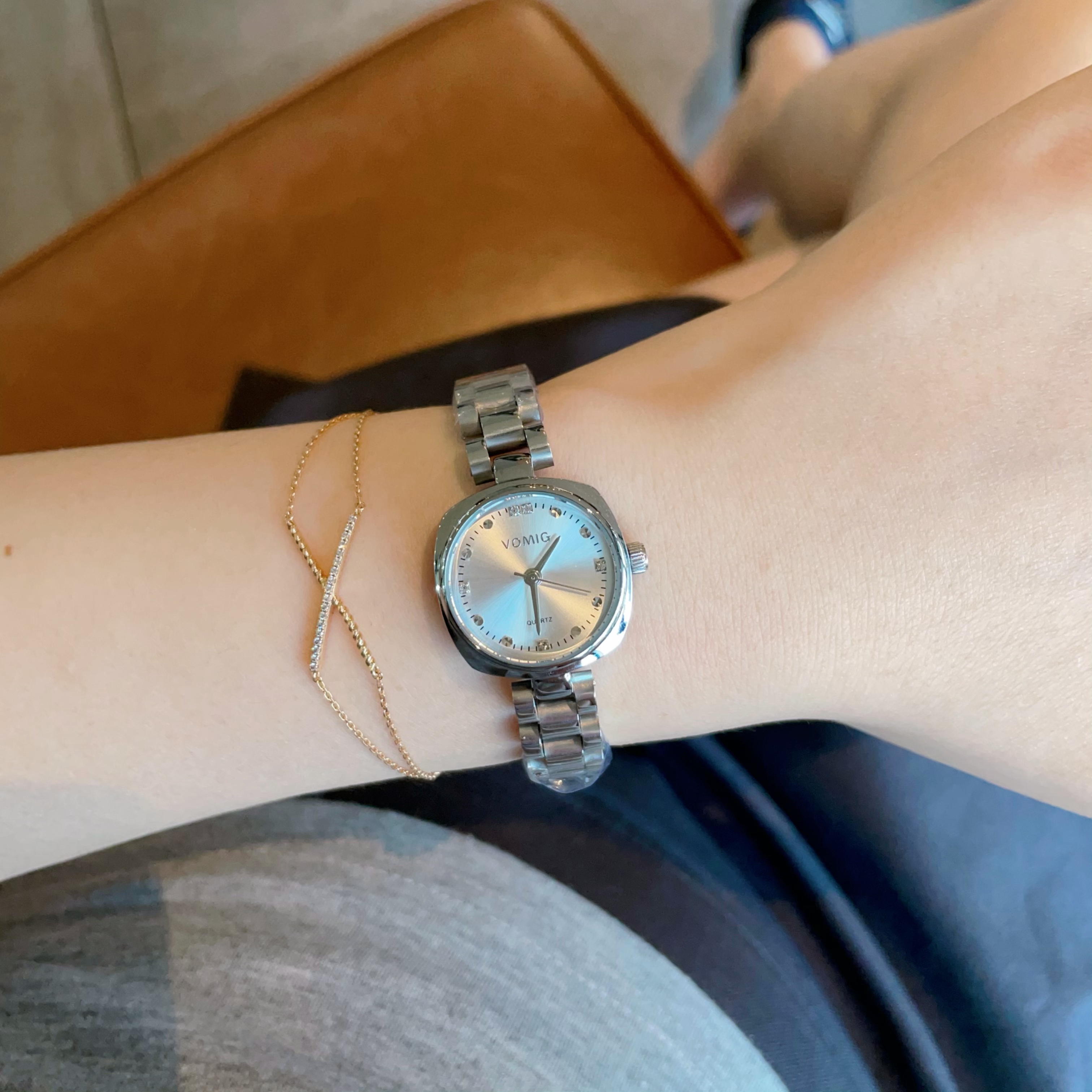 新品上新方圆设计精致秀气手表女士石英手表防水表