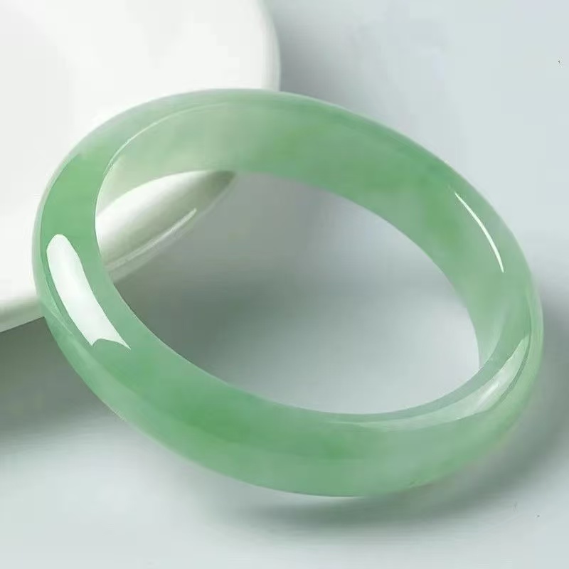 绿豆沙满绿飘花手镯