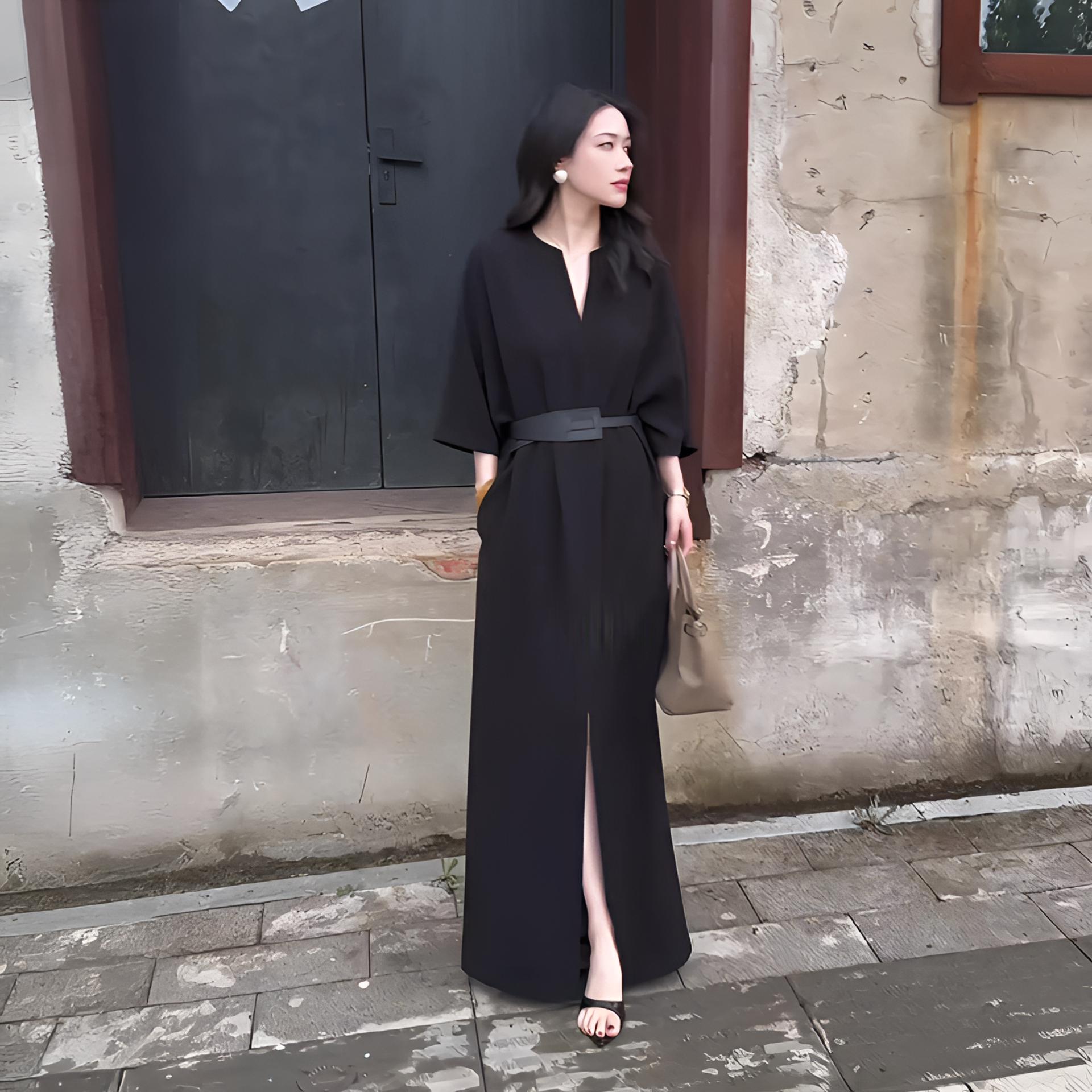 法式赫本风慵懒松弛感黑色V领连衣裙女早秋季新款显瘦气质长裙子