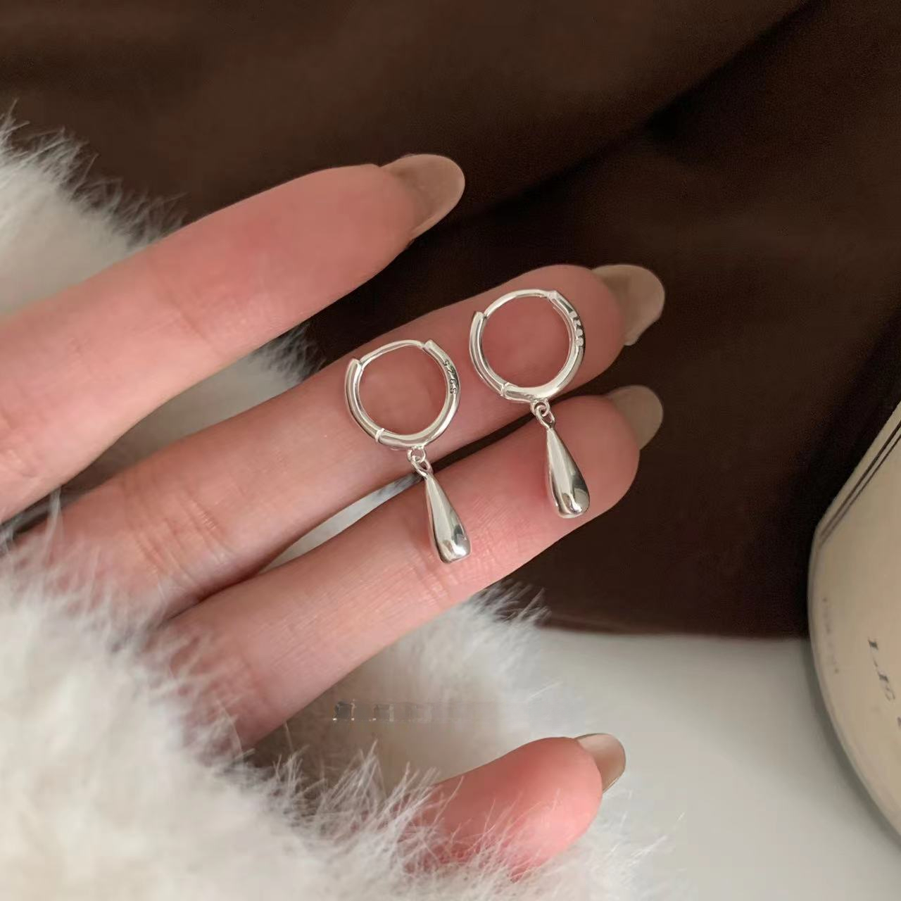 合金耳饰 S925秋冬高级感水滴耳扣新款爆款简约冷淡风耳环女