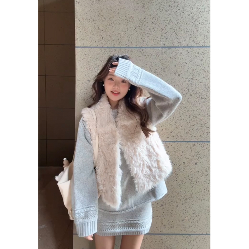 秋冬温柔系穿搭女2025新款洋气斜肩针织衫百搭马甲显瘦短裙三件套