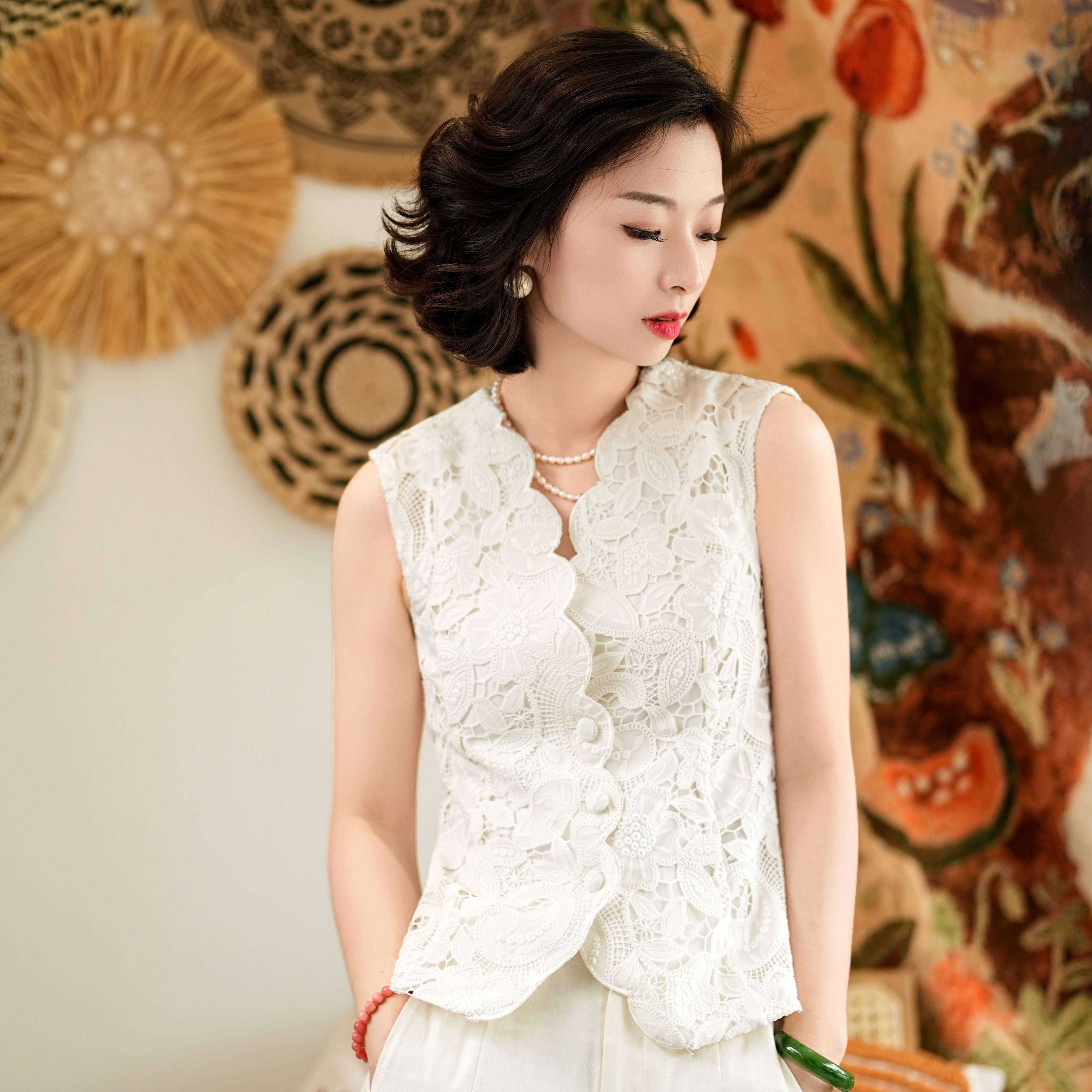西子/【白噪音】桑蚕丝棉法式蕾丝镂空钩花百搭白色马甲/MJBH1066