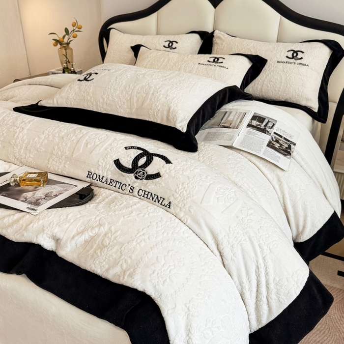 正品潮牌保暖床品套件雕花牛奶绒四件套防静电防寒冬季加厚保暖