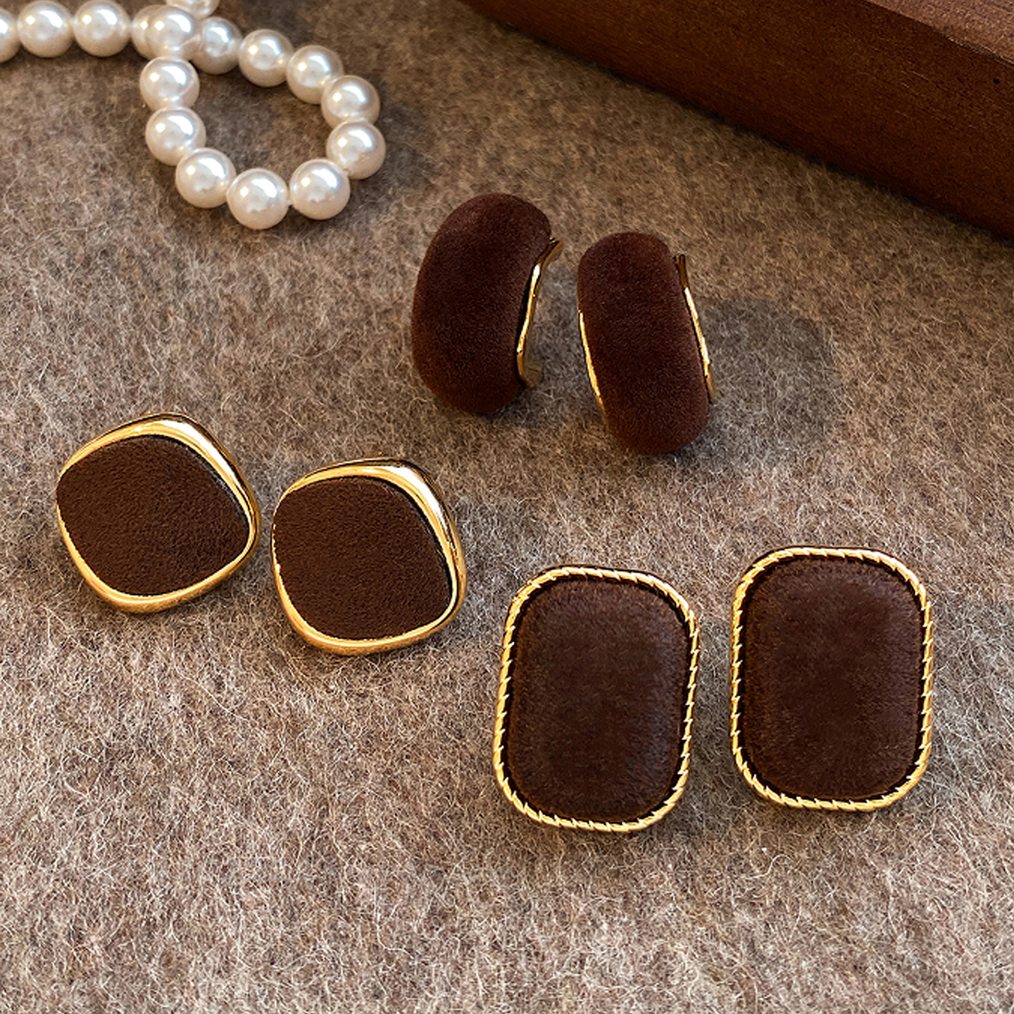 铜合金耳饰 复古棕色丝绒耳钉女秋冬轻奢高级感耳环小众独特耳饰