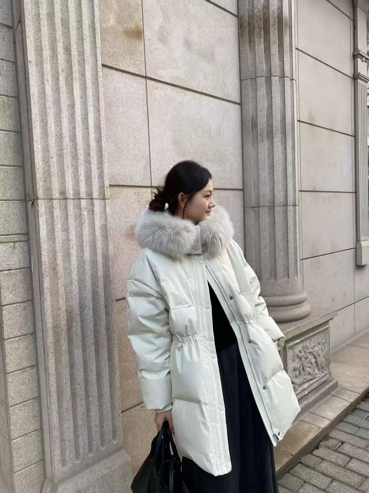 冬季羽绒服90白鸭绒大毛领收腰修身显瘦中长连帽时尚外套W25511