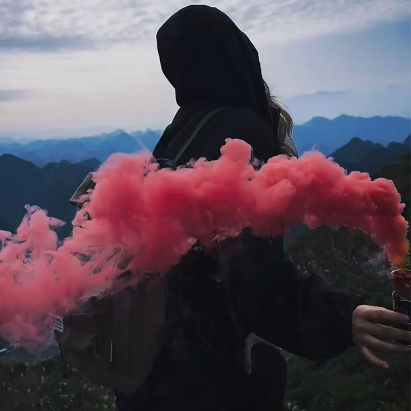 婚庆节日小孩新年玩具手拿喷雪烟雾棒跑彩粉户外登山拍照手拉粉末