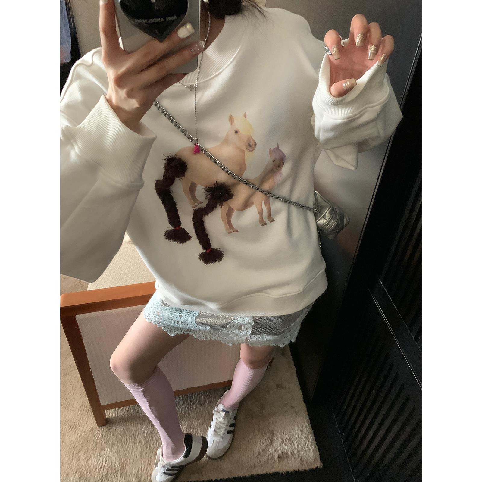 区区欧阳【幸运彩虹马】白色印花卫衣女春季宽松显瘦圆领长袖上衣