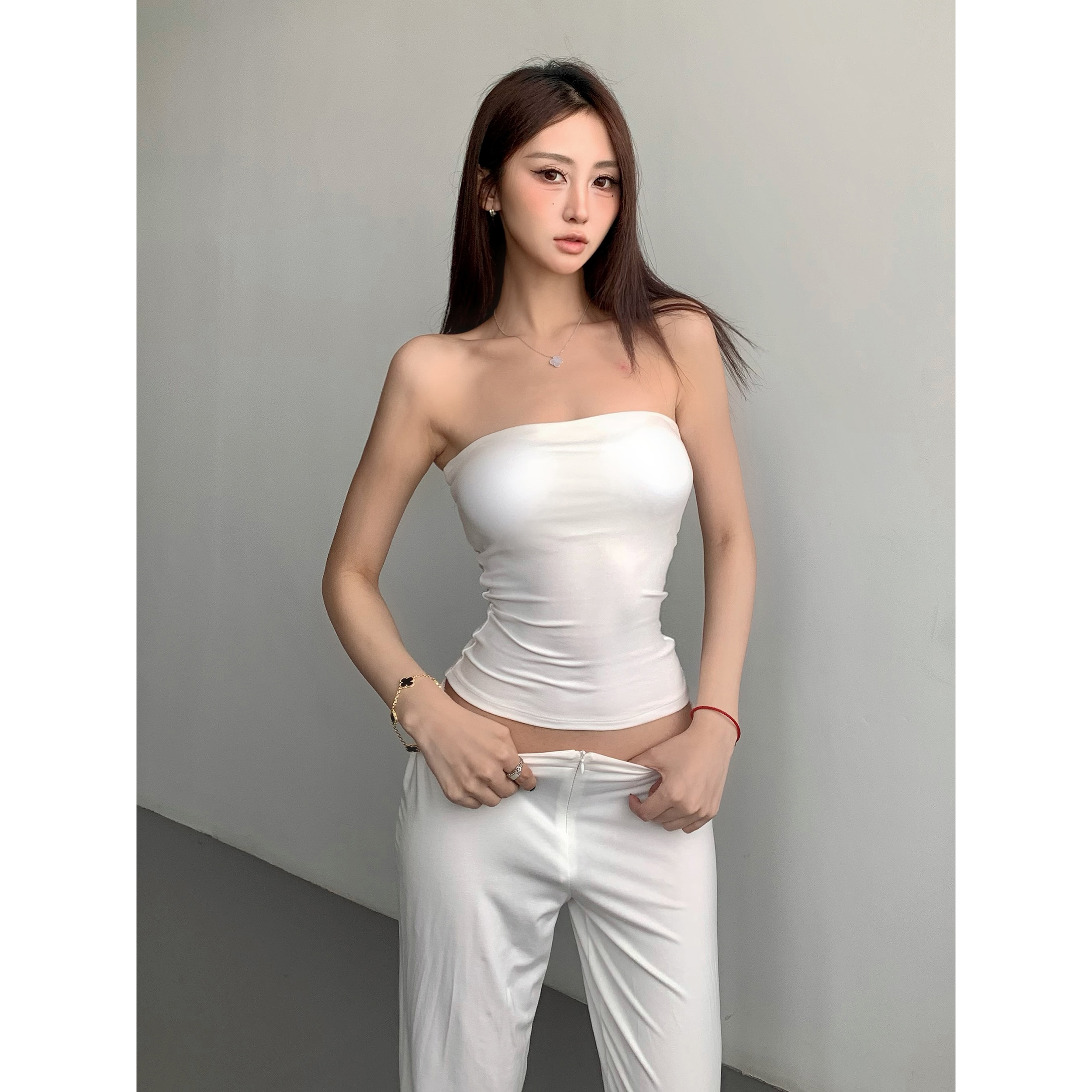 INS辣妹风平口抹胸女2025夏季新款性感一字领露肩带胸垫美背吊带