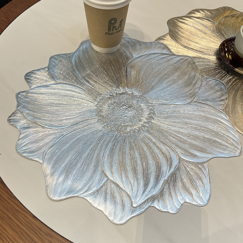 轻奢高级荷花餐垫免洗防油防水防烫桌布隔热垫立体家用餐桌垫子款