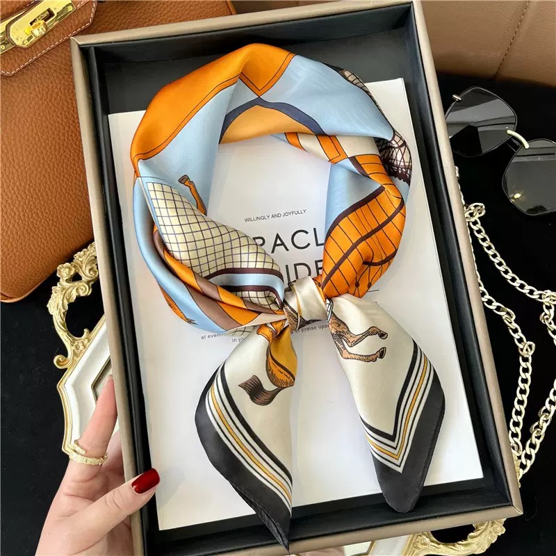 2025新款丝巾70cm橙色马车时尚百搭披肩配饰防风护颈保暖围脖方巾