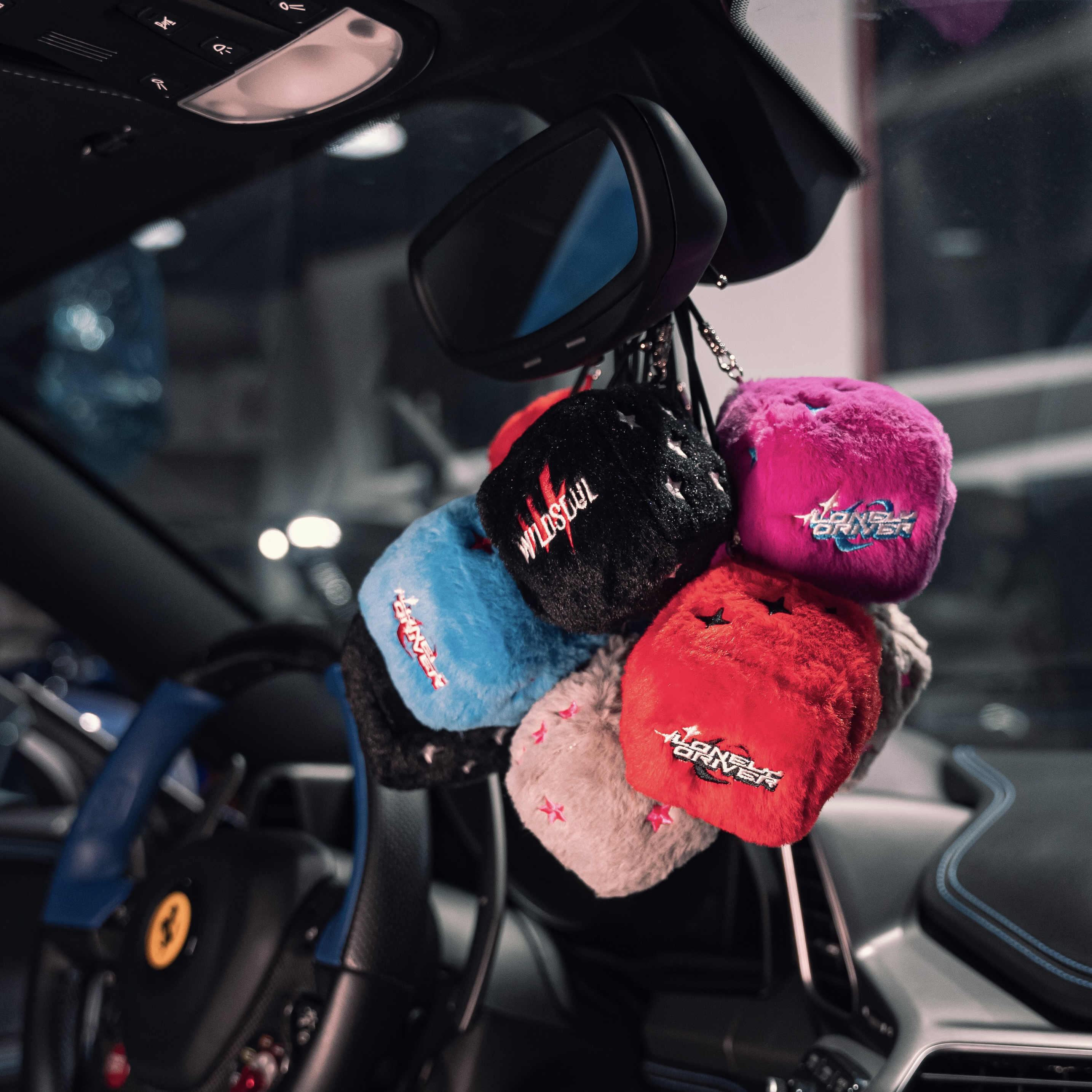 WILDSOUL25款-骰子饰品毛绒挂饰车载香薰汽车摆件纸巾盒-礼盒套装