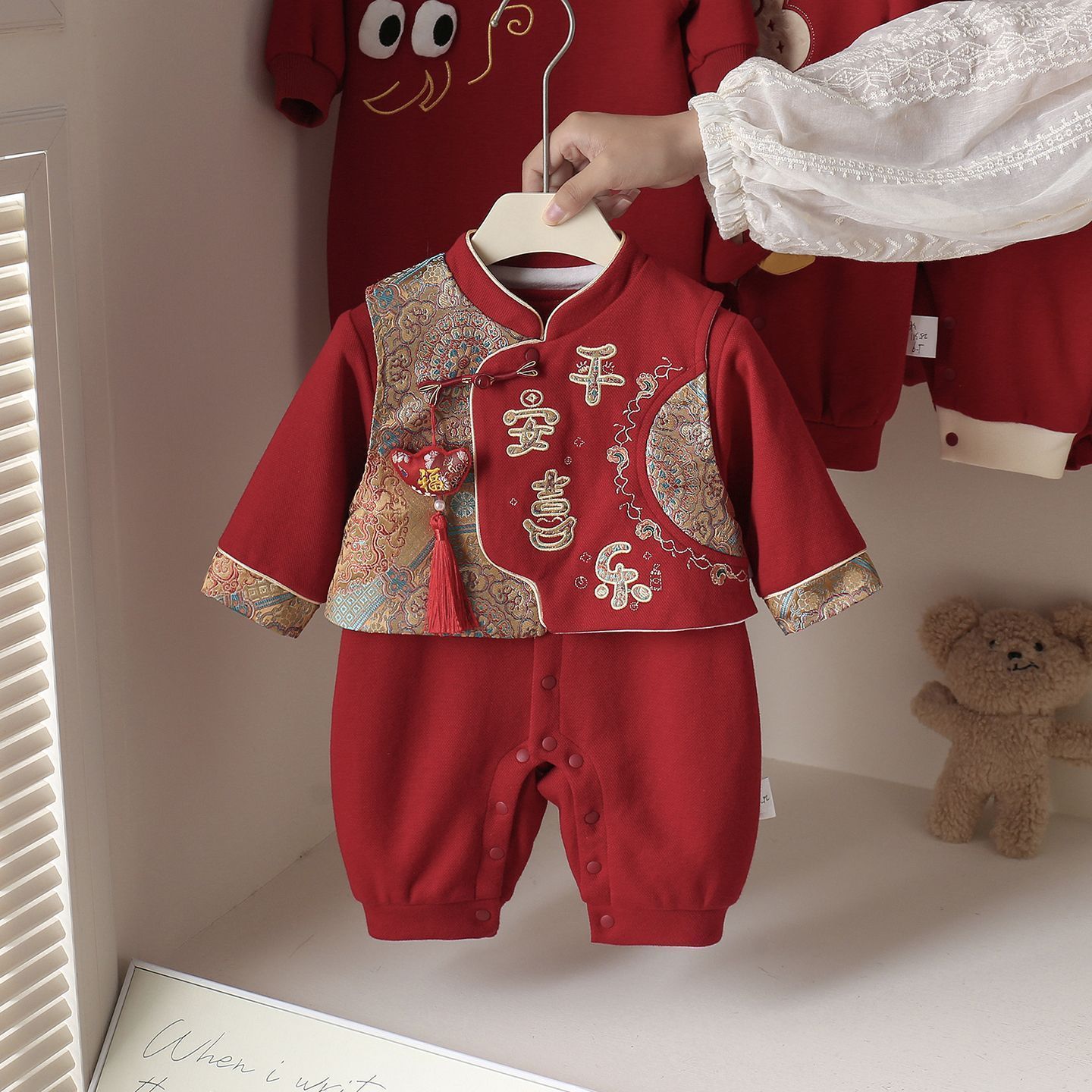婴儿套装秋季双层长袖红色满月周岁百天宝宝两件套女孩新生儿礼服