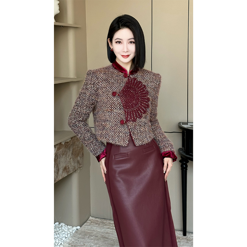 格娜冬季穿搭新款剪花温柔小香风套装&质感包臀修身皮裙女两件套