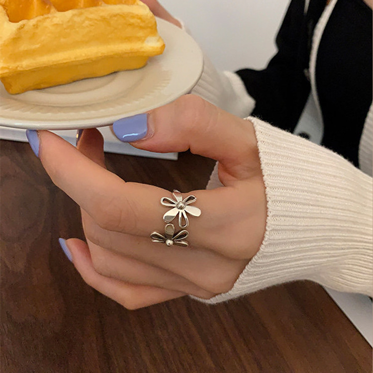 非金属塑料戒指 氛围感配饰兰知春序兰知春序小众设计金属花朵开