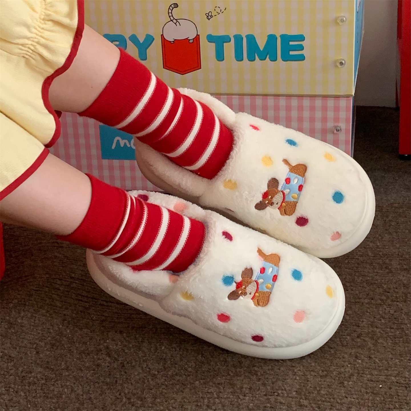 细细条 可爱狗狗室内家居防滑毛毛月子鞋冬卧室新款包跟棉拖鞋女