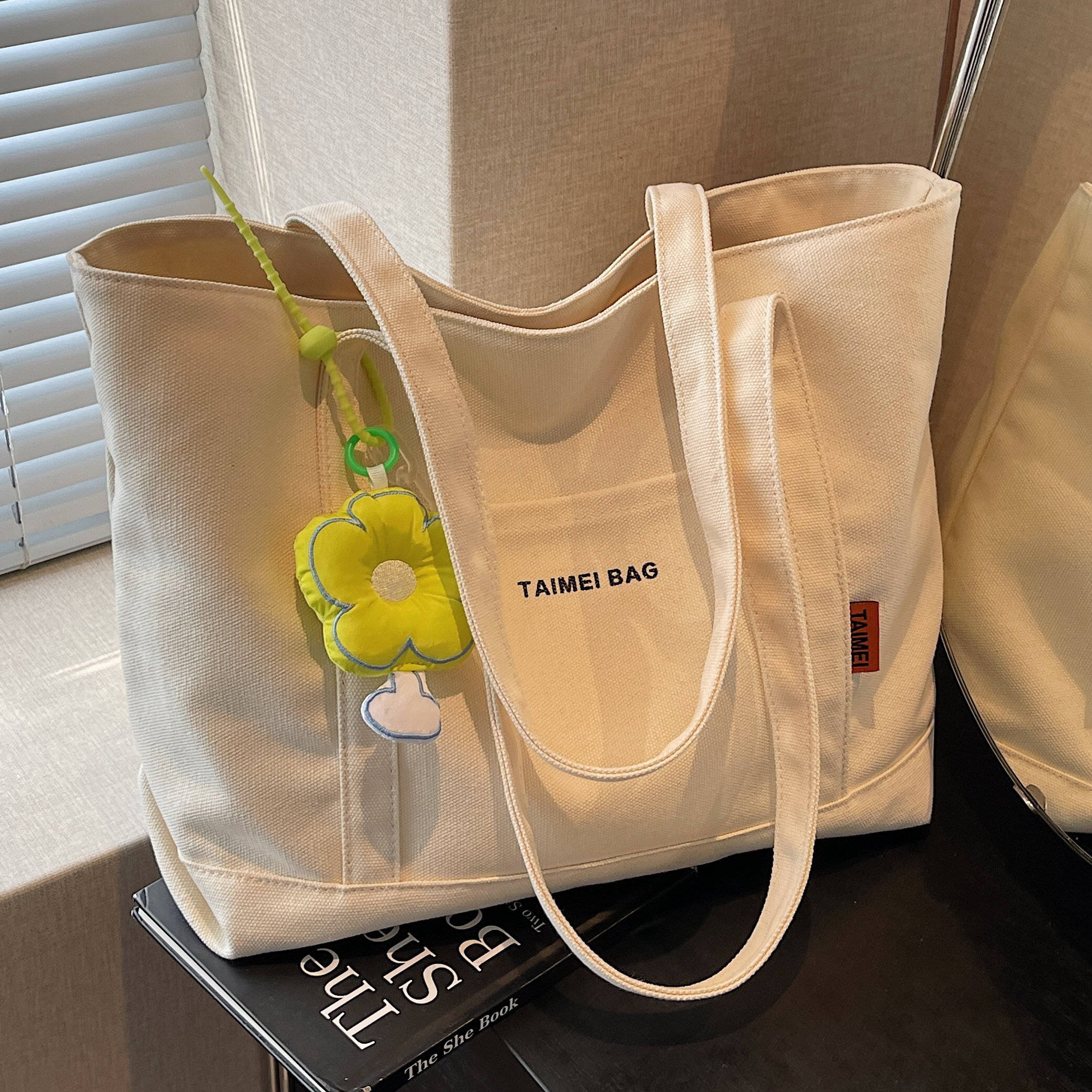 字母帆布包包女大容量2025新款学生上课手提袋百搭单肩通勤托特包