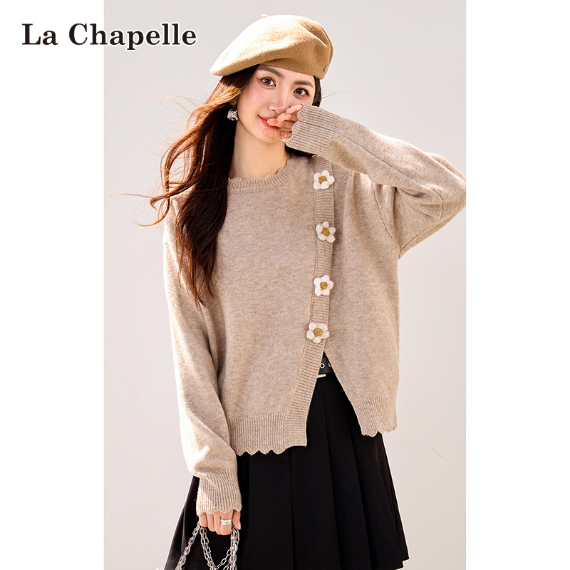 拉夏贝尔法式温柔风立体花朵针织衫女秋冬设计感显瘦圆领开叉毛衣