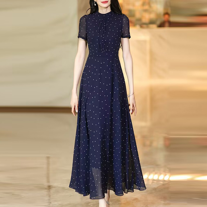 蓝色波点连衣裙2025夏季新款气质优雅显瘦连衣裙