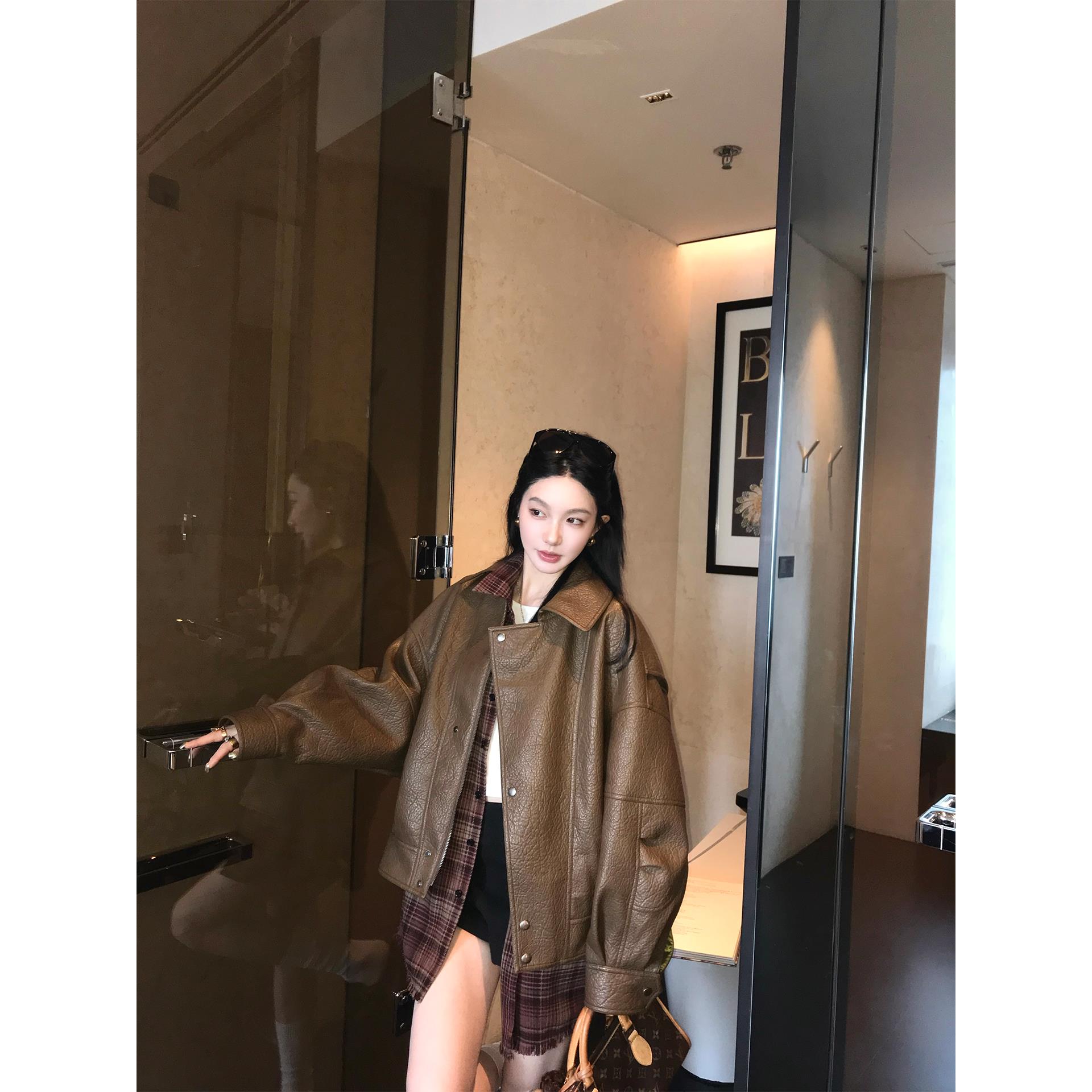区区欧阳 翻领pu皮衣外套女秋季新款设计感小众复古宽松廓形夹克