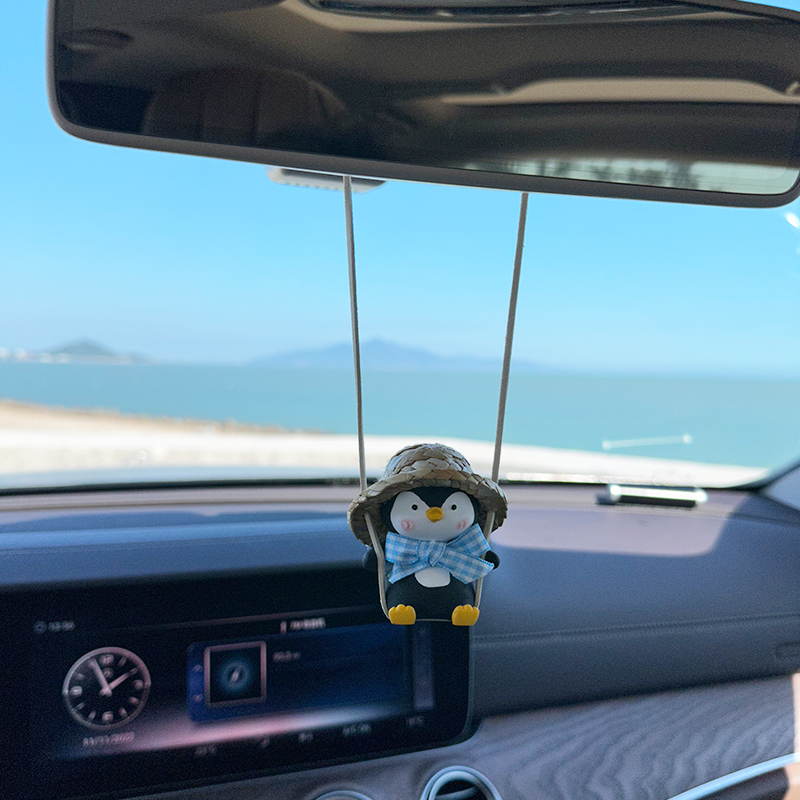有趣企鹅秋千汽车挂件车内装饰可爱车载香薰后视镜挂饰治愈系礼物