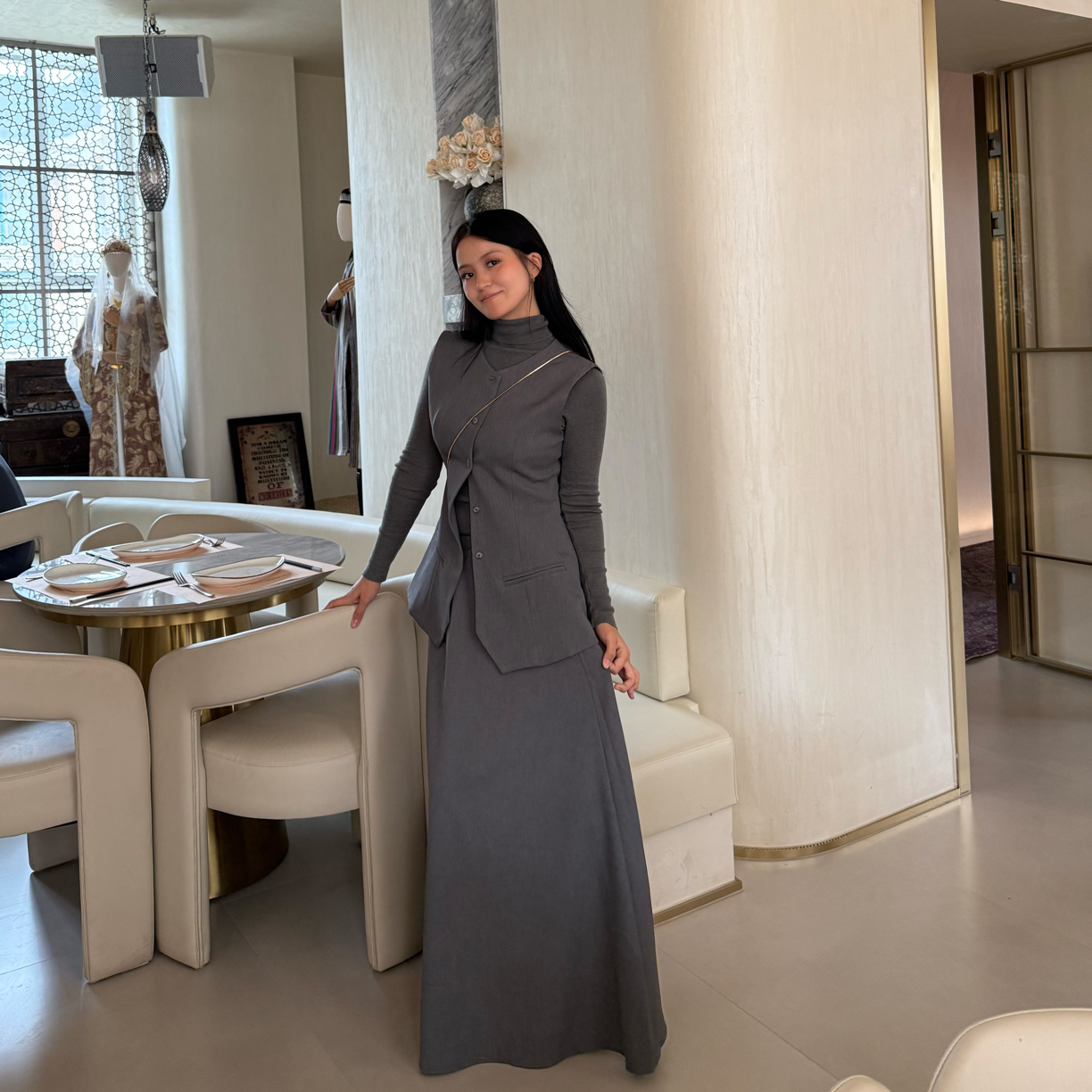 女士秋季时尚显瘦气质长袖中长款马甲衬衫半裙套装