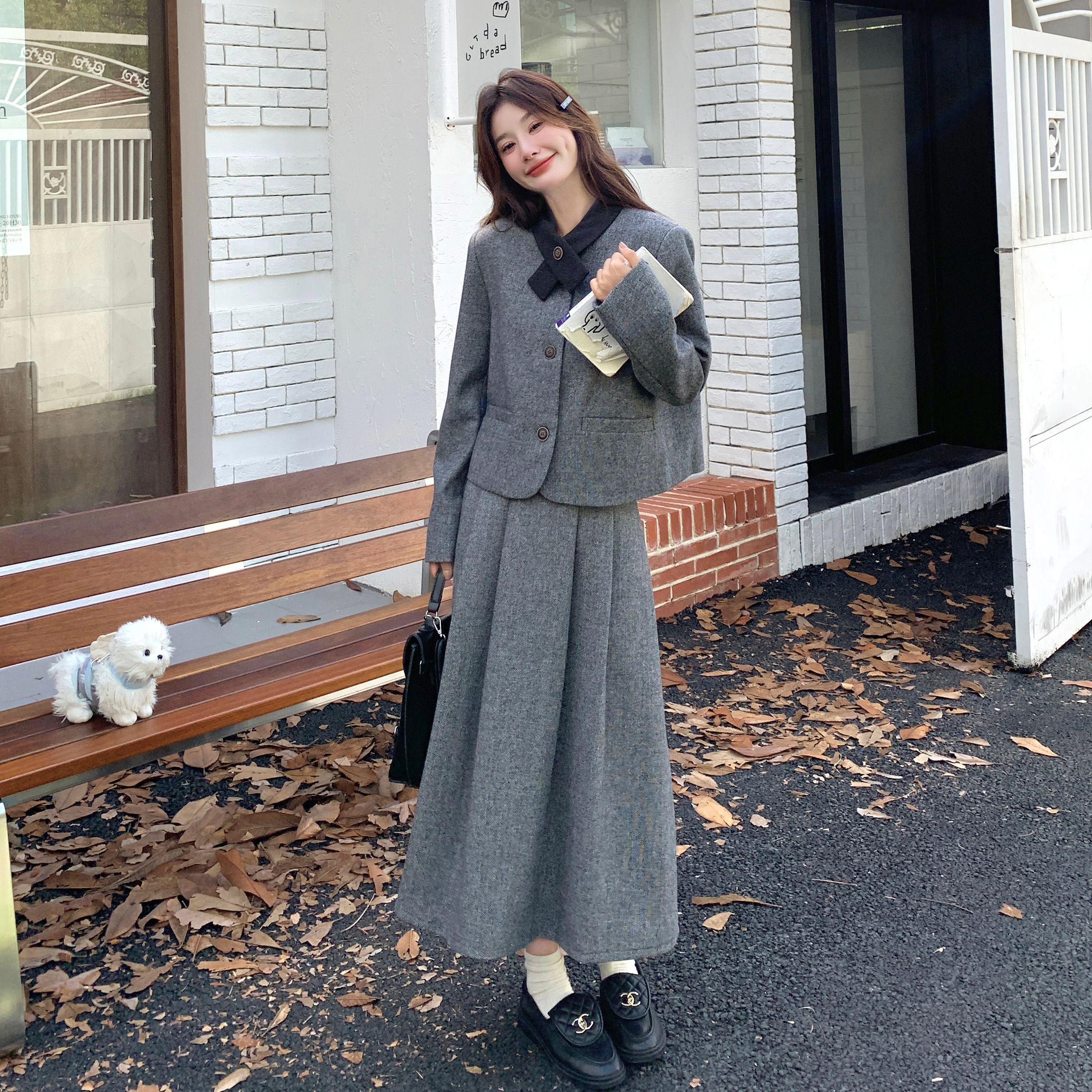 灰色早秋高级感名媛穿搭套装2025新款小香风气质上衣半身裙两件套