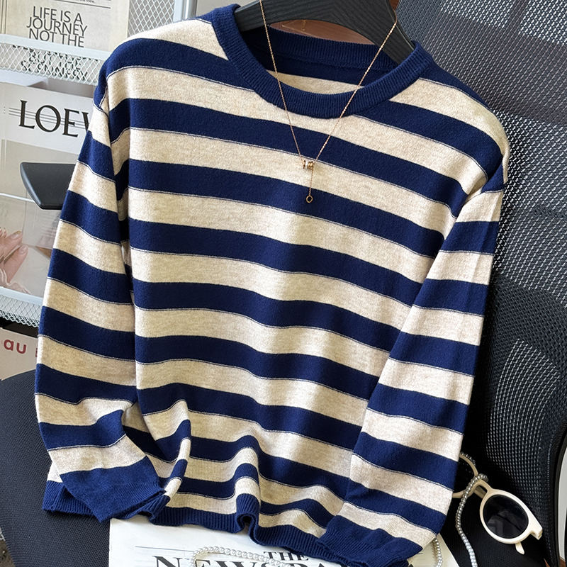 秋冬条纹女上衣毛衣宽松圆领套头减龄内搭针织打底261