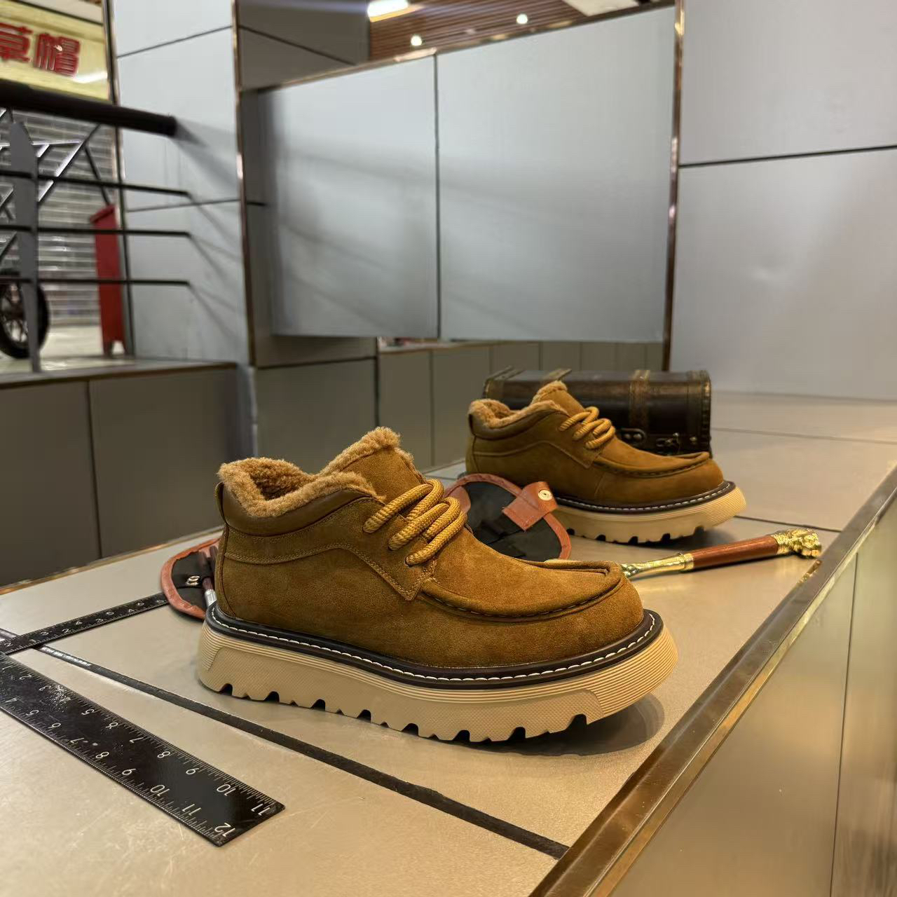 系带加绒防滑运动风增高马丁靴靴子冬季复古圆头厚底保暖时尚休闲