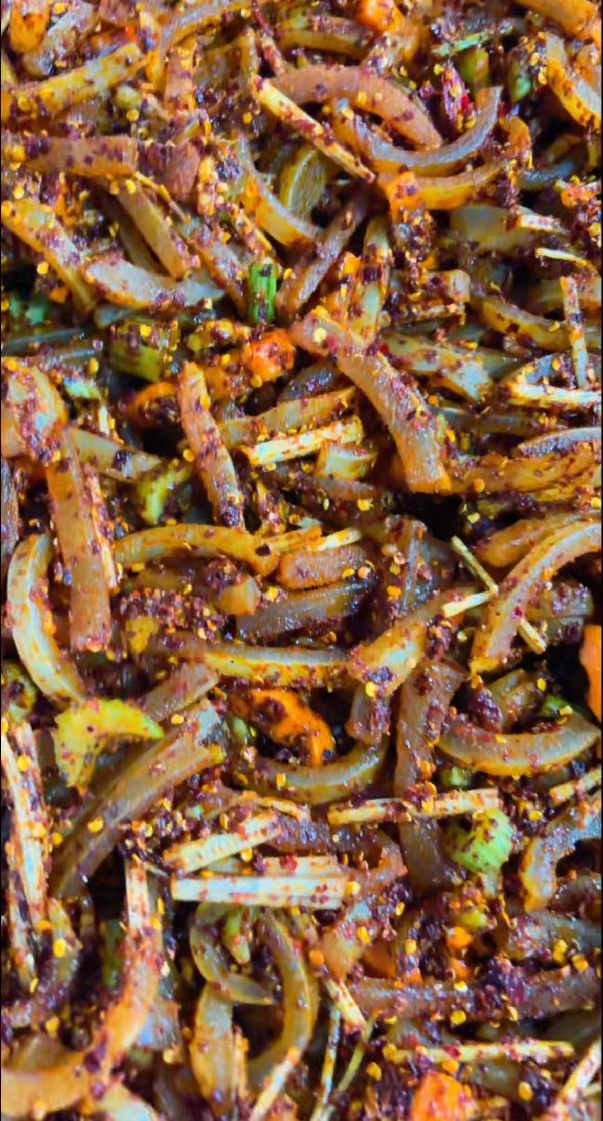 特色酱撇苤菜根辣椒鸡爪牛皮麻辣美味可口鸡脚麻辣牛皮牛皮菜根