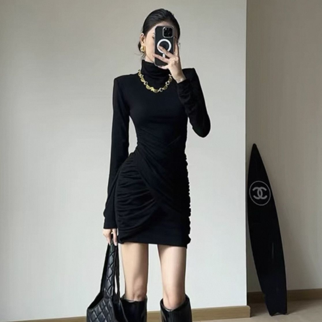 气质高领长袖连衣裙修身褶皱收腰显瘦辣妹交叉打底裙子性感黑色