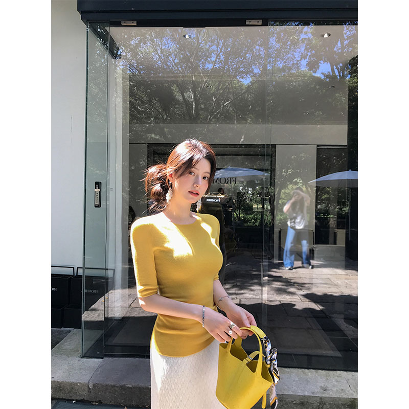 韩版休闲通勤穿搭圆领修身长袖T恤打底衫高腰白色百搭纱裙两件套