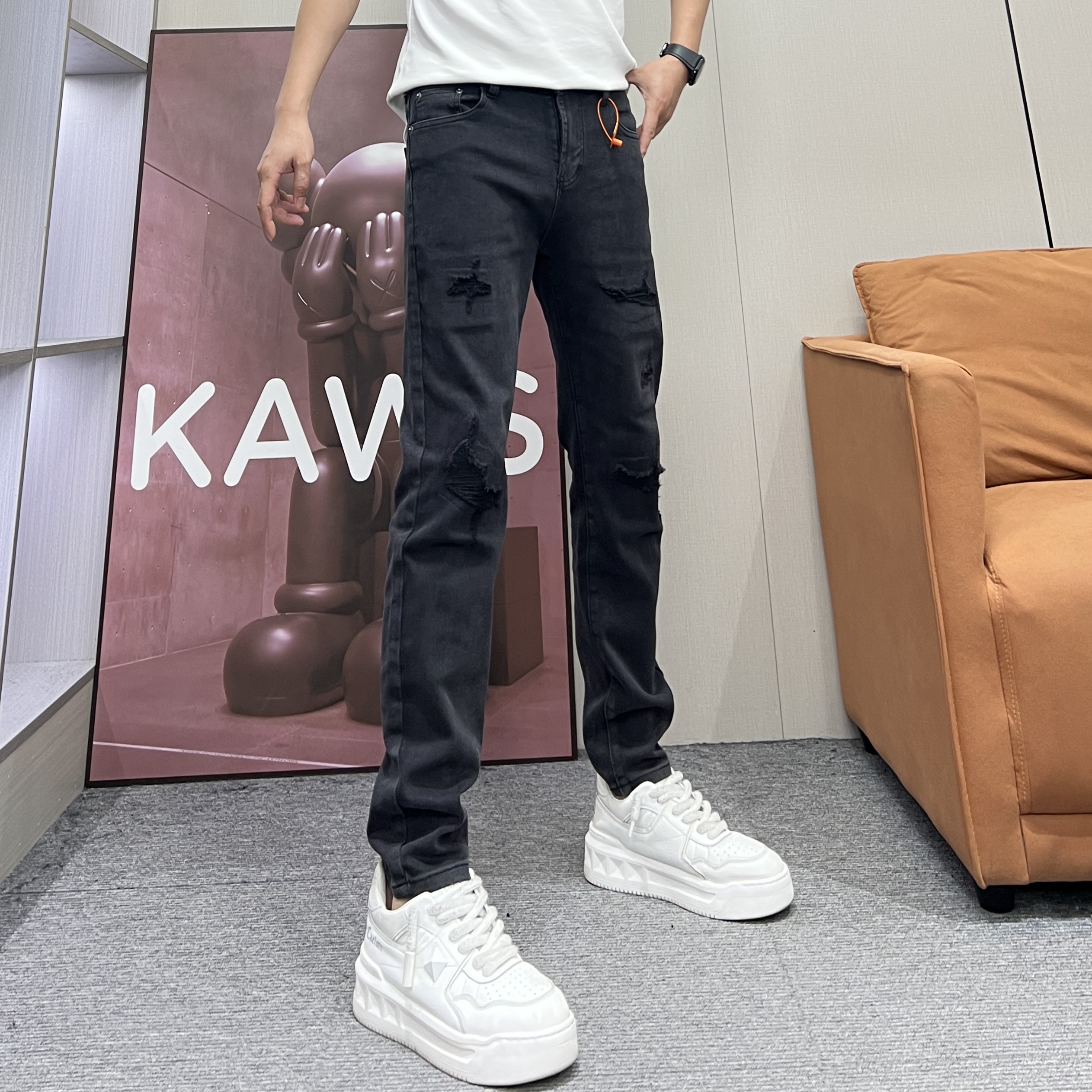 秋季新款高级感黑灰色假破洞潮流显瘦弹力舒适男士修身小脚牛仔裤