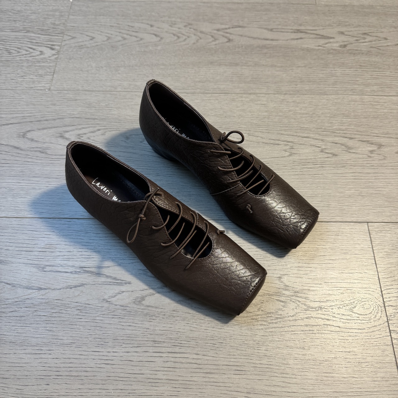 六也「贵气芭蕾」真皮优雅方头大象纹内增高弹力绕带单鞋女 L1046