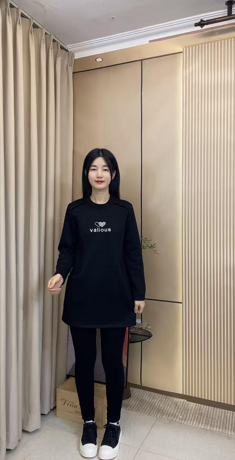 加绒保暖时尚百搭减龄刺绣卫衣