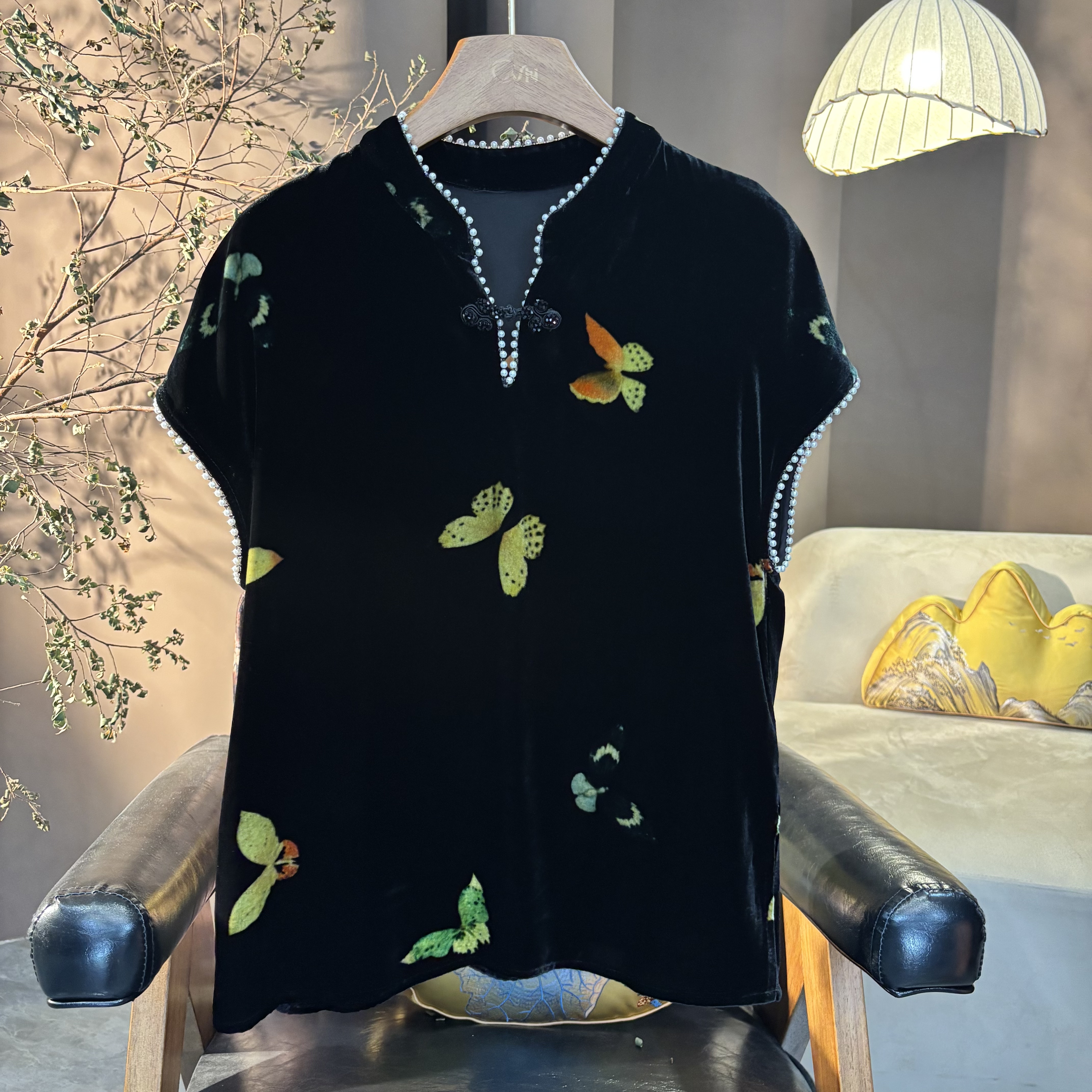 真丝丝绒盘扣晕染水滴领钉珠落肩蝴蝶上衣