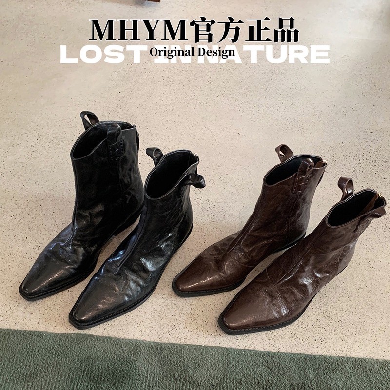 MH官方 时髦尖头真皮V口显瘦粗跟皱感西部短靴女