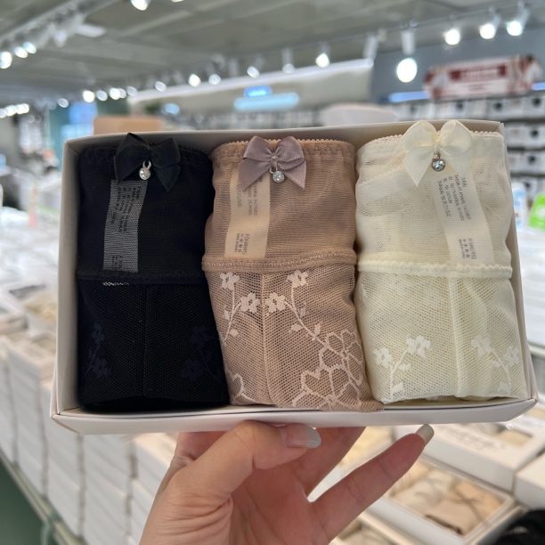 维秘性感镂空软蕾丝舒适时尚三角内裤中腰90–130斤