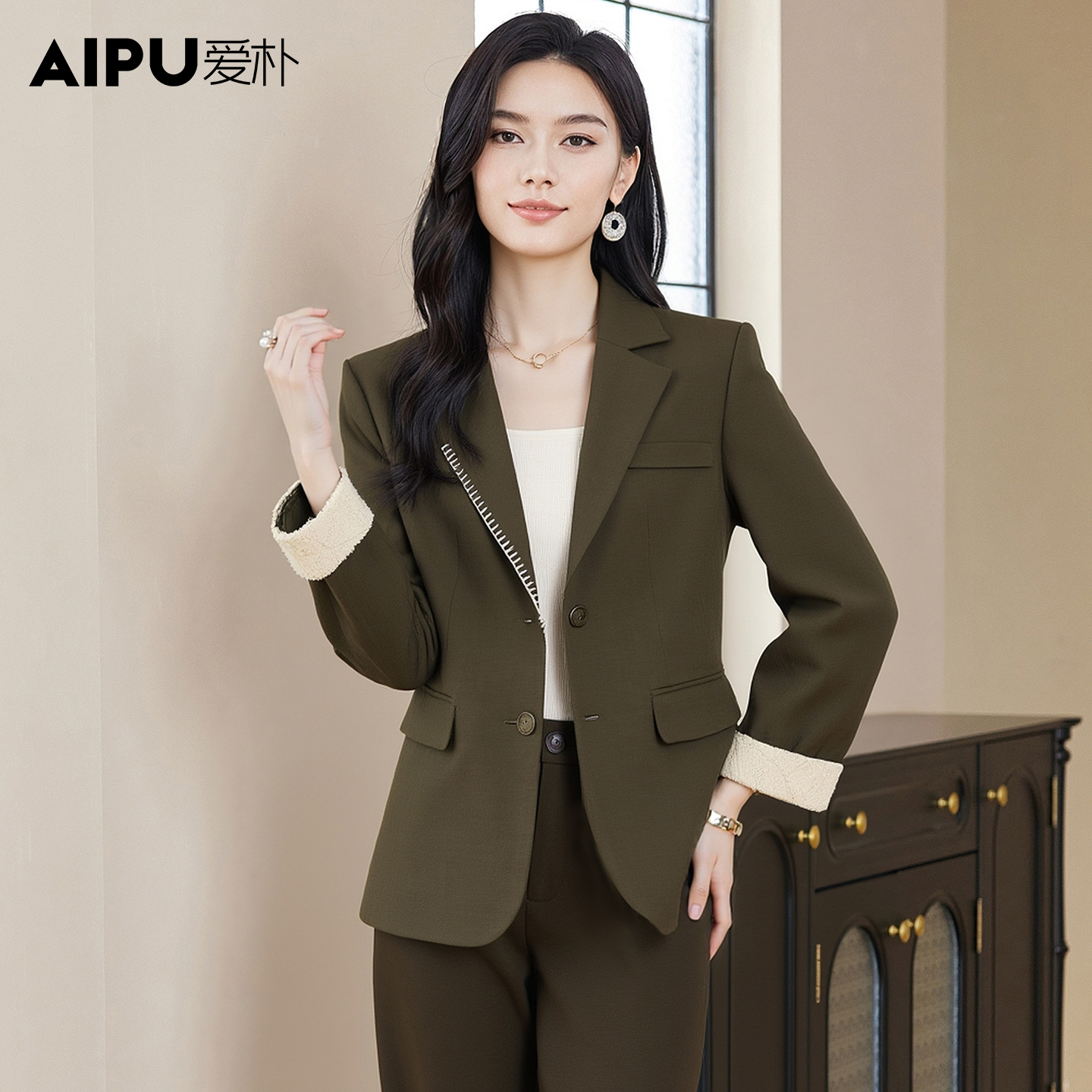 爱朴大码女装110斤到205斤时尚流行秋季新款高贵显瘦外套女23272