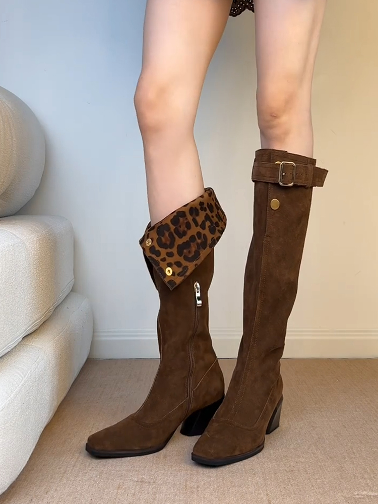 升级版~时髦个性小众骑士靴女两穿皮带扣豹纹绒面方头粗跟长筒靴