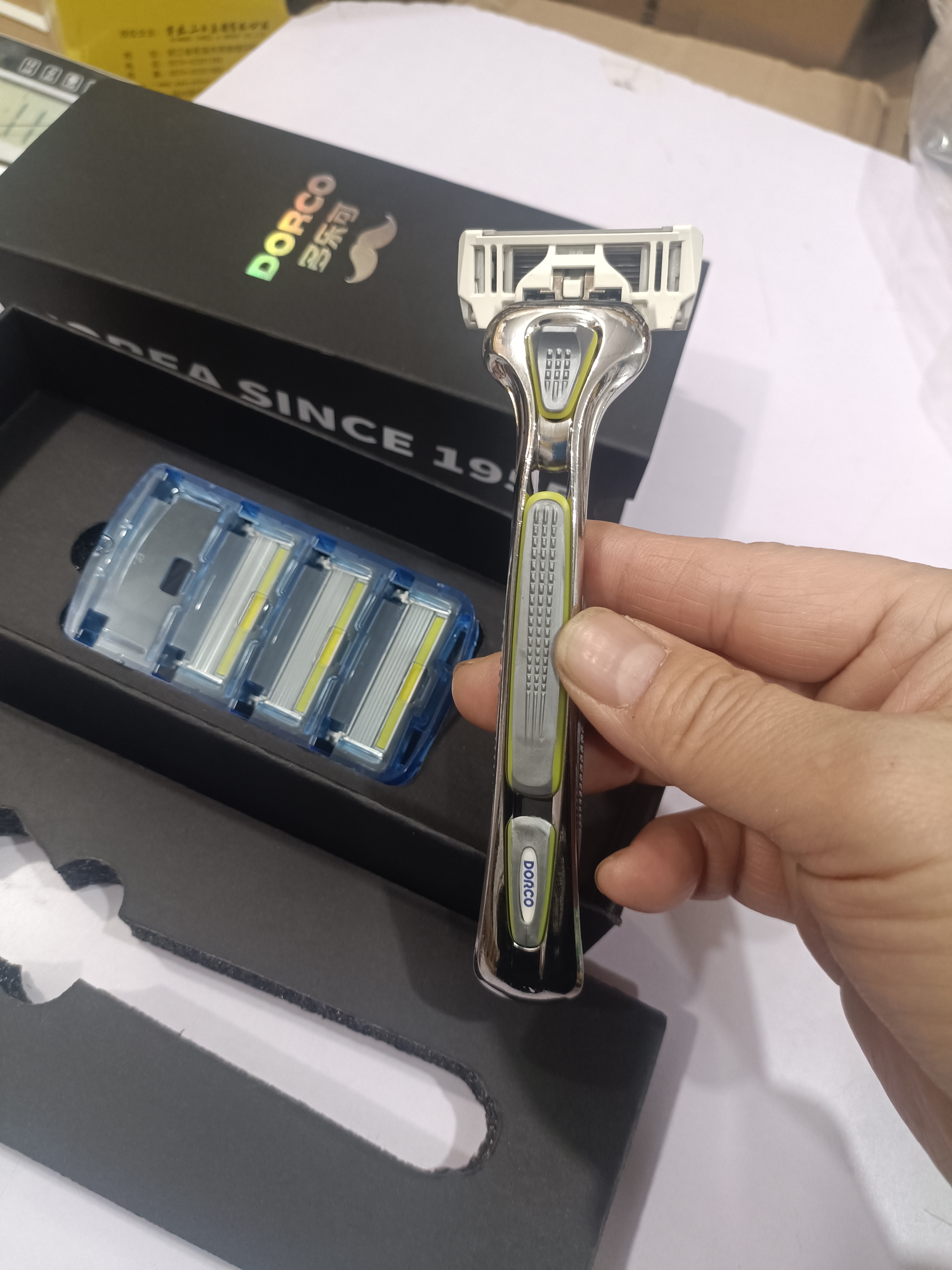 韩国进口多乐可7层刀片1刀架4个7层刀片刀头礼盒包装剃须刀